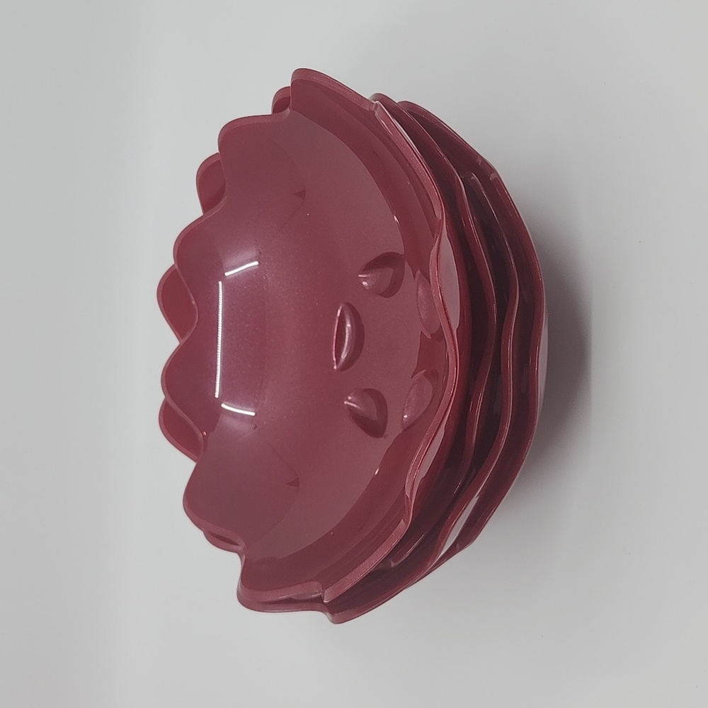 Tupperware  Scalloped Shell Bowls set of 4